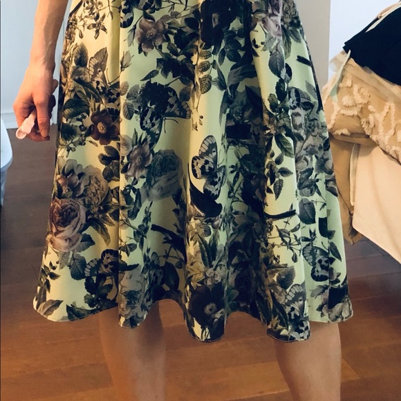 Gorgeous tea length floral dress - Picture 7 of 7